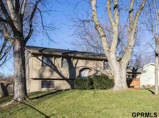 306 N Park Dr, Gretna, NE 68028