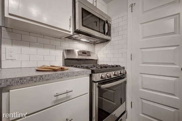 2909 51st - Full Kitchen