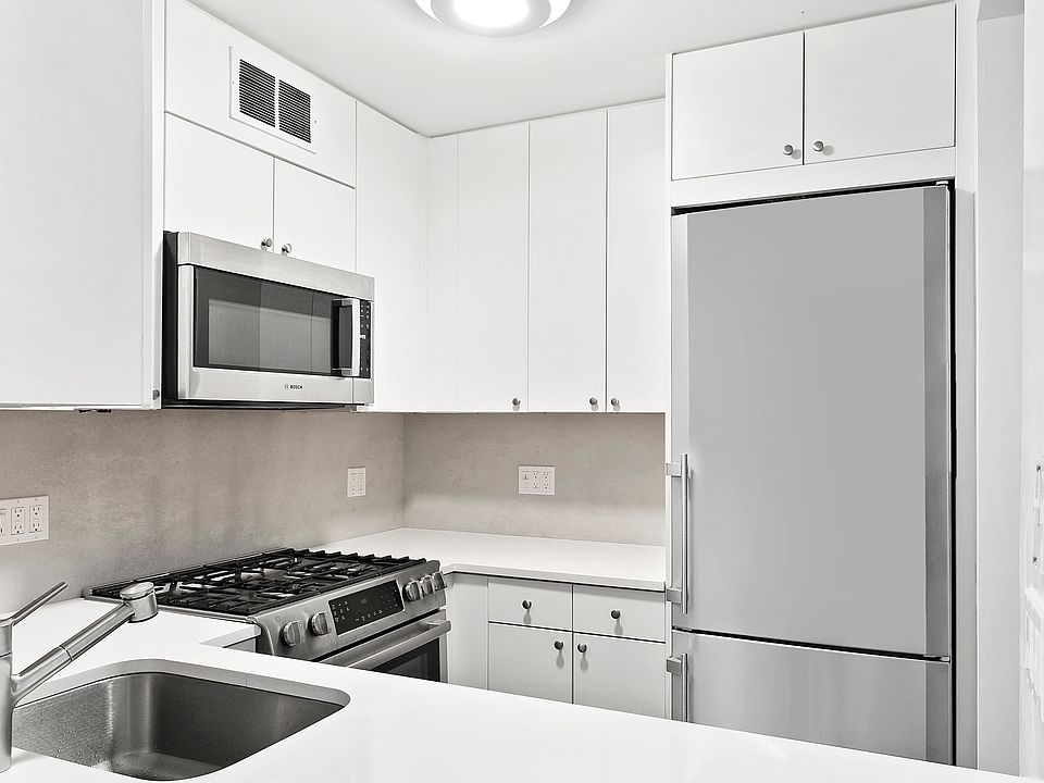 1st image of 155 W 70th St APT 7B