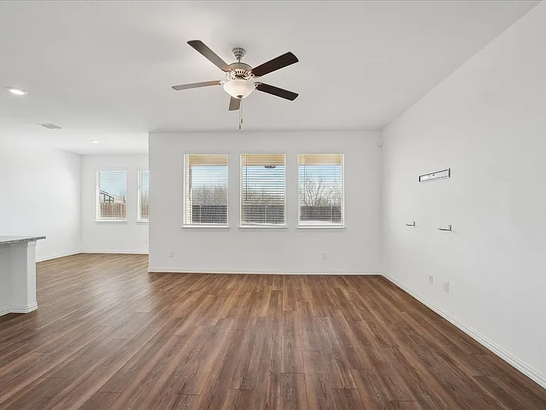 846 Sitwell Dr — Photo 10