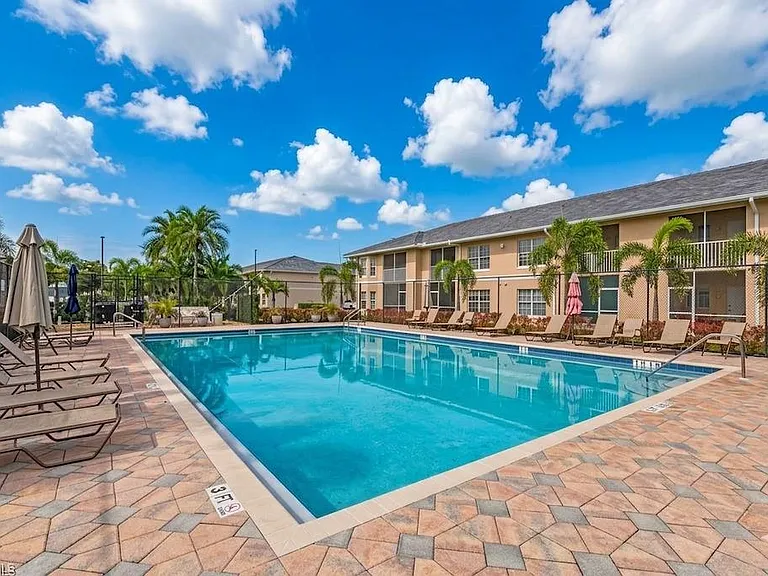 8423 Bernwood Cove Loop #405 — Photo 14