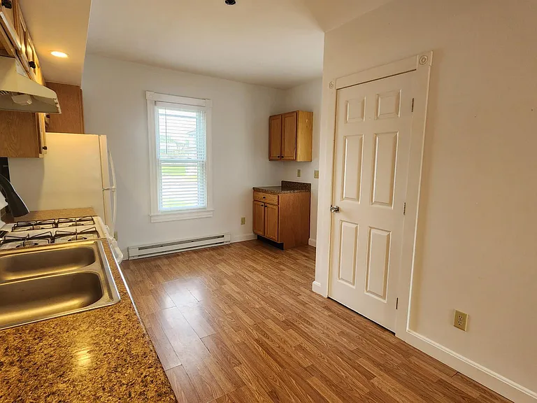 230 Scott Ave #A — Photo 6