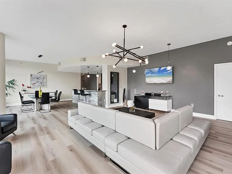 525 E Jackson St #302 — Photo 10