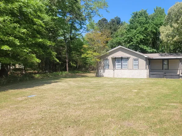 1107 E Wilkinson Dr, Troup, TX 75789