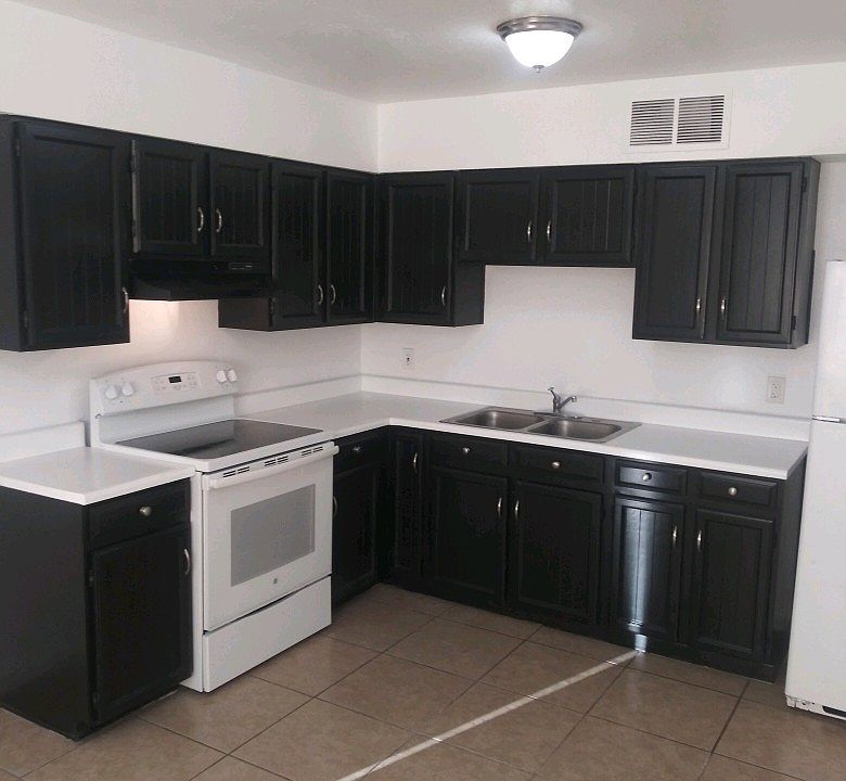 1st image of 406 W 3rd Ave