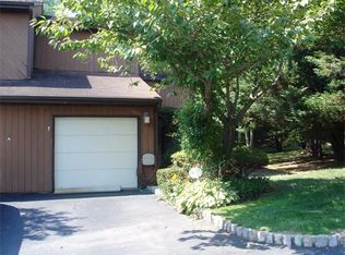 12 Arrowsmith Ct, Matawan, NJ 07747