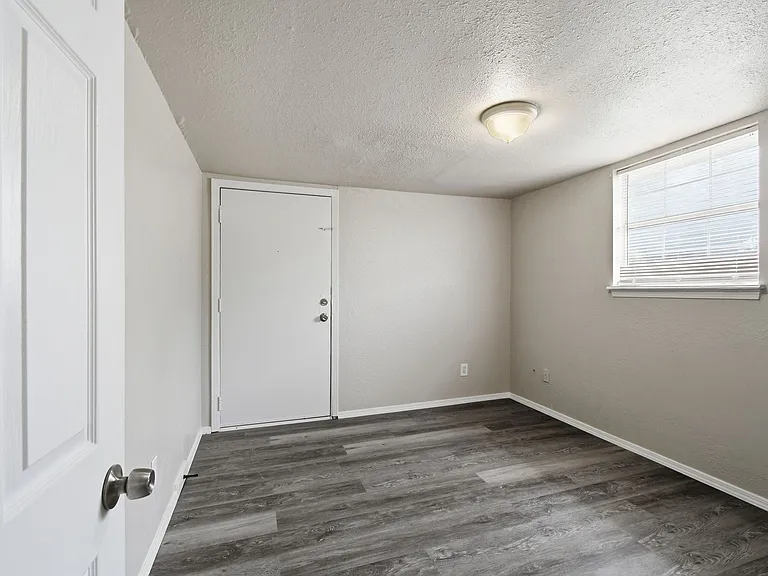 S Maple St Apartments — Photo 16