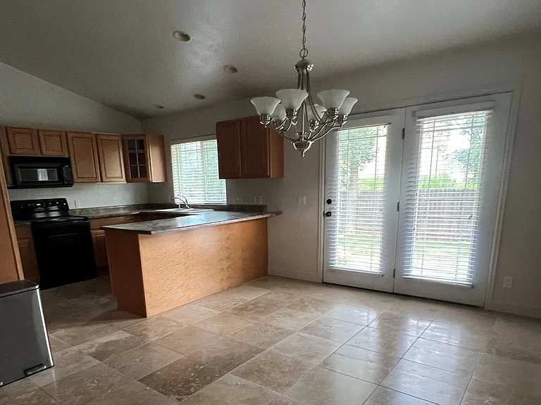 3951 Sky Ranch Dr — Photo 5