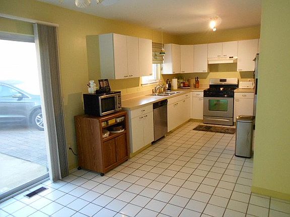 5th image of 715 Dewey St