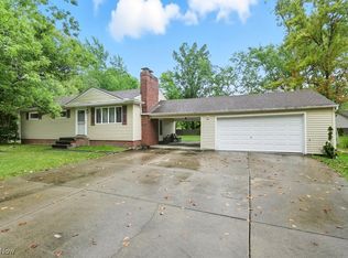 4863 Maple Ln, North Royalton, OH 44133
