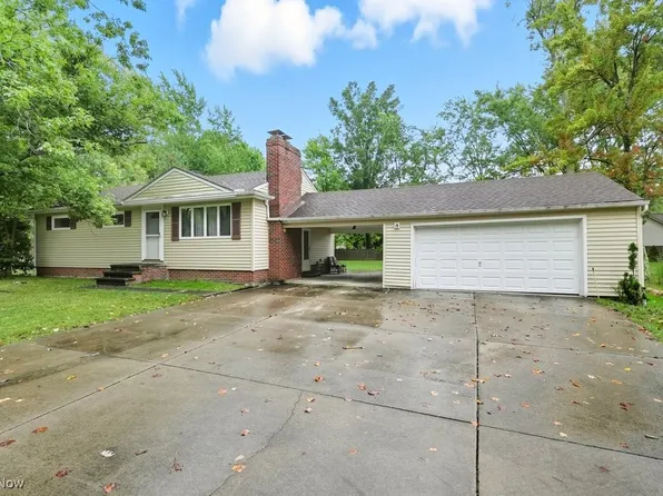 4863 Maple Ln, North Royalton, OH 44133