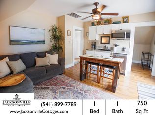 810 S 3rd St, Jacksonville, OR 97530