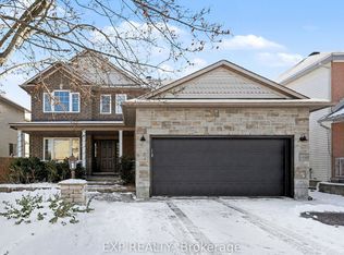 26 Thresher Ave, Ottawa, ON K2S 1X8