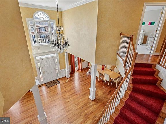 3rd image of 211 Jersey Ln