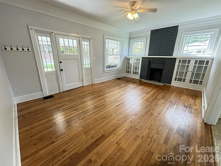 629 N Cedar St — Photo 3