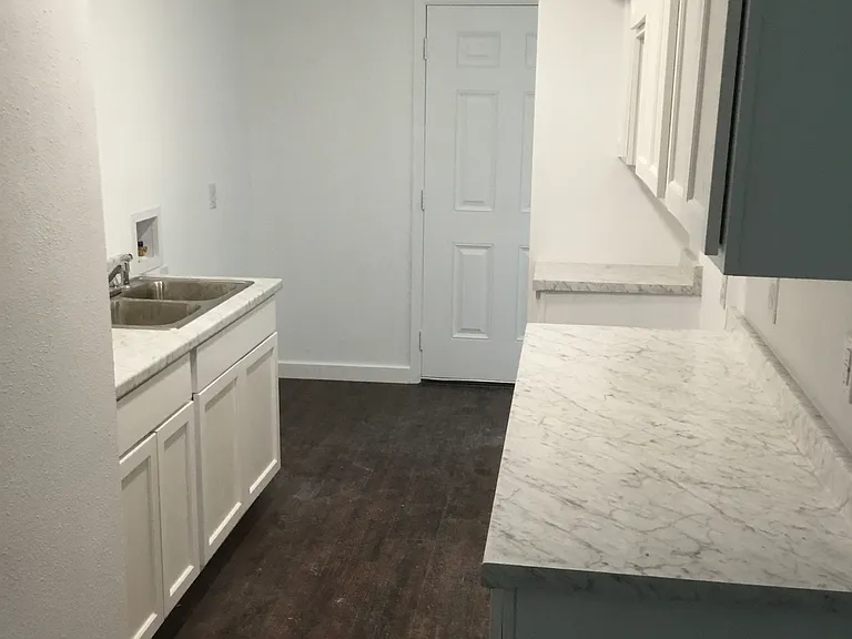 4311 Gram Ln — Photo 3