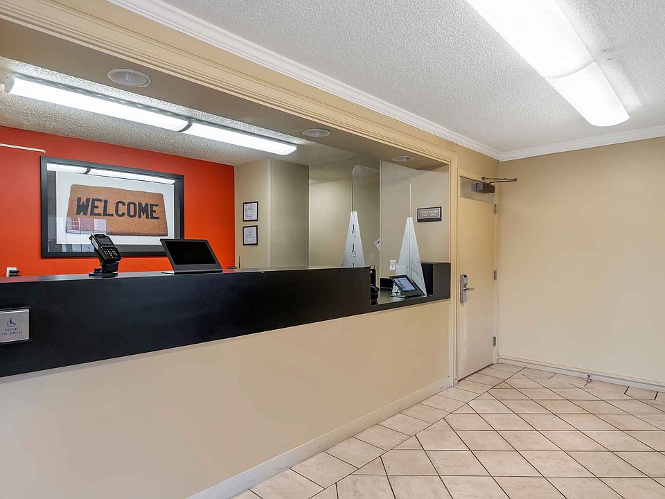 Lobby and Guest Check-in