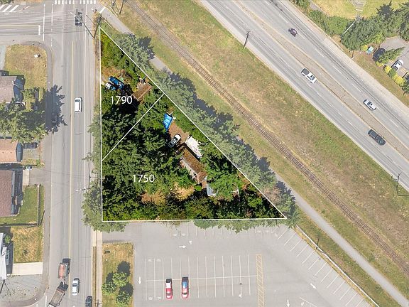 4th image of 1790 Waddington Rd