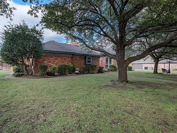 2nd image of 916 Canyon Dr