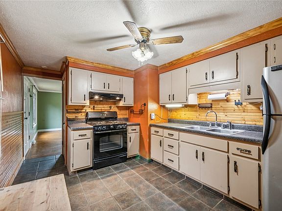 5th image of 3497 Orchard Ave