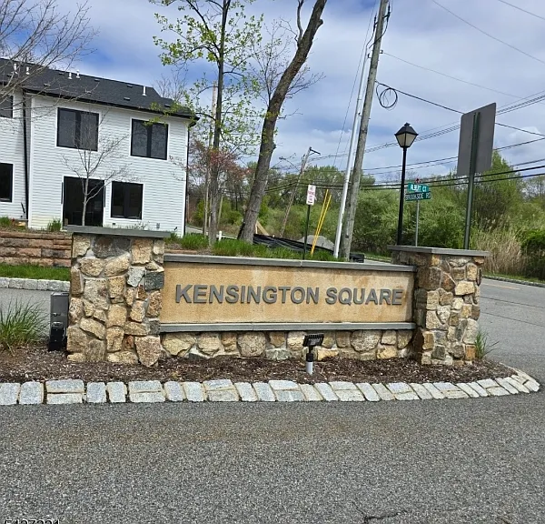76 Albert Ct — Photo 1