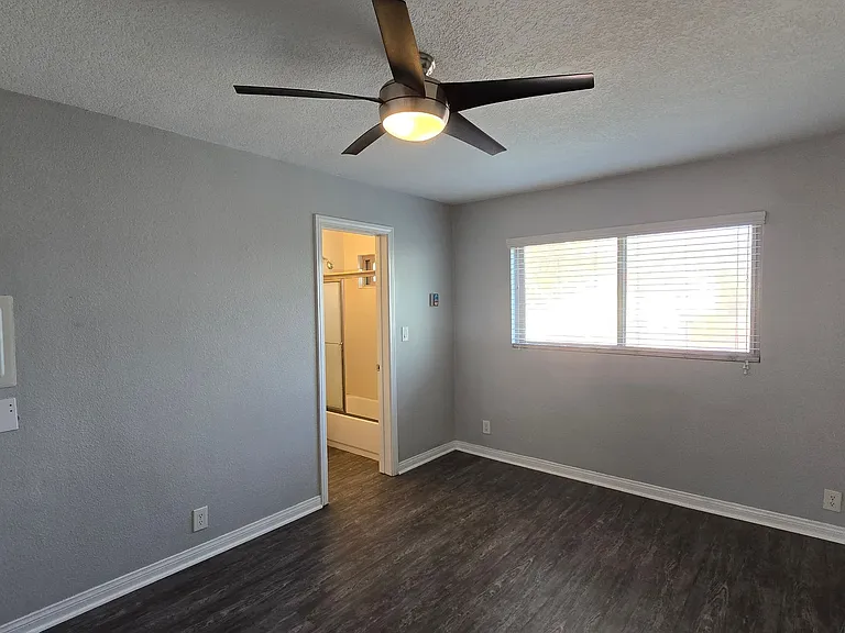 California Palms Apartments — Photo 43
