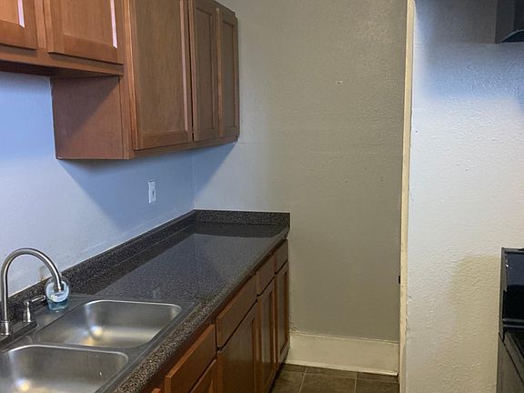 4th image of 925 Saint Andrew St