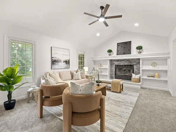 1119 W Pleasant Dr, Raymore, MO 64083