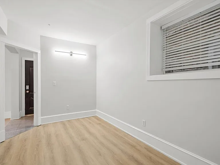 859 W Wellington Ave #G — Photo 14