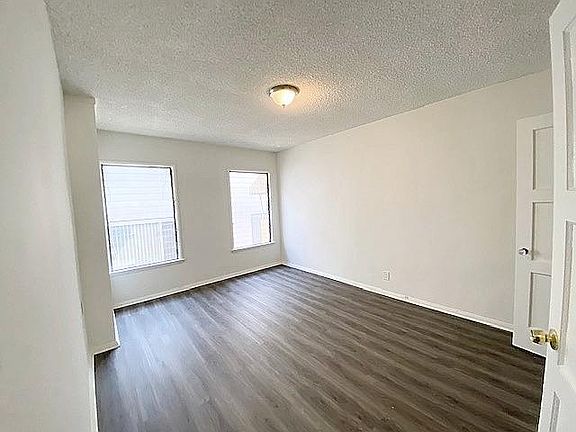 2nd image of 4430 Cahuenga Blvd APT 4