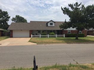 908 Lantern Ln, Weatherford, OK 73096