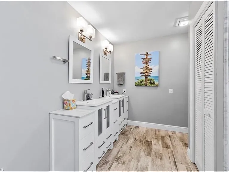 113 Bristol Ln — Photo 1