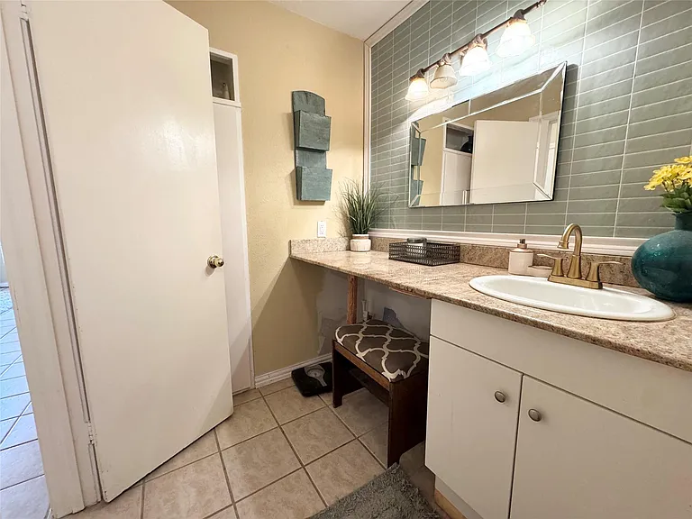 5550 N Braeswood Blvd #128 — Photo 11