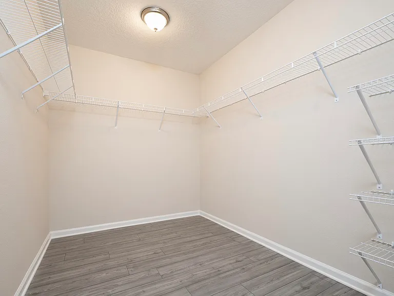 2214 Twin Pines Cir W — Photo 20