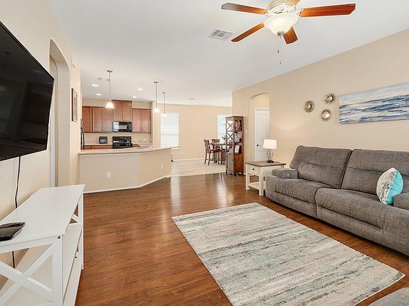 5th image of 217 Sheepshank Dr
