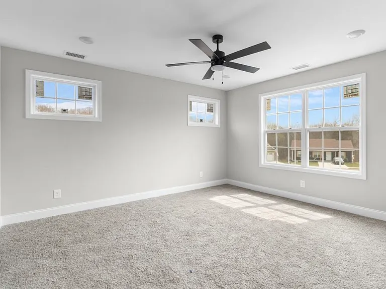 422 Mattingly Dr — Photo 7
