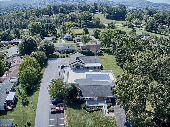 2nd image of 482 Riverwind Dr