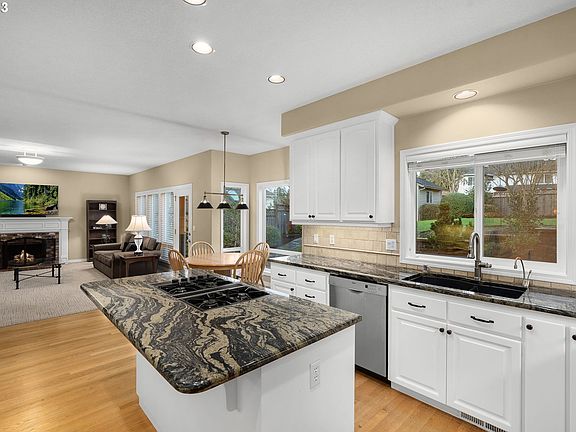 3rd image of 758 Nicole Dr