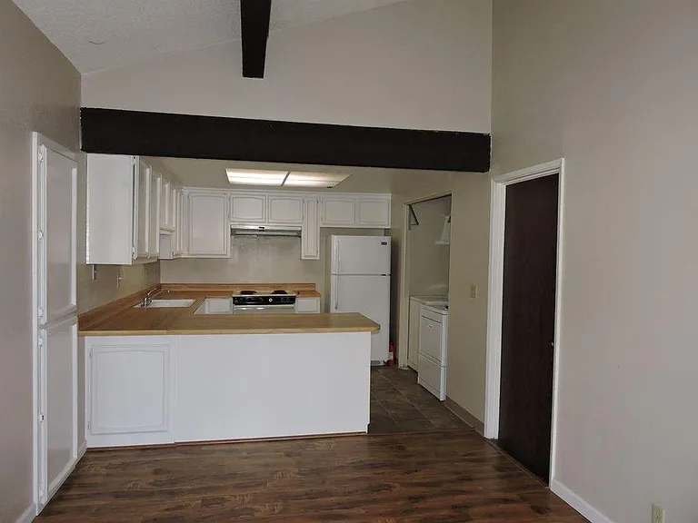 2738 Hurley Way — Photo 3