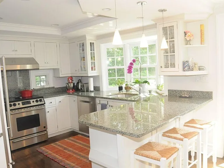 106 Upland Ave — Photo 10