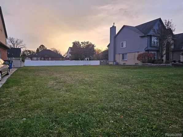 352 Cherry Ln, Inkster, MI 48141