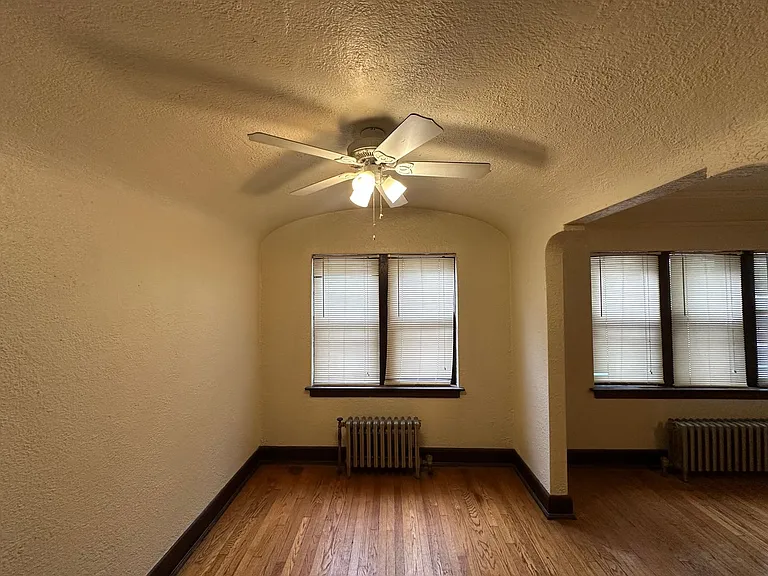1420 E Capitol Dr — Photo 5