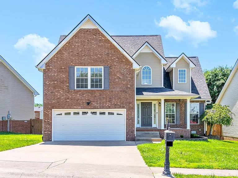 680 Foxfield Dr — Photo 1