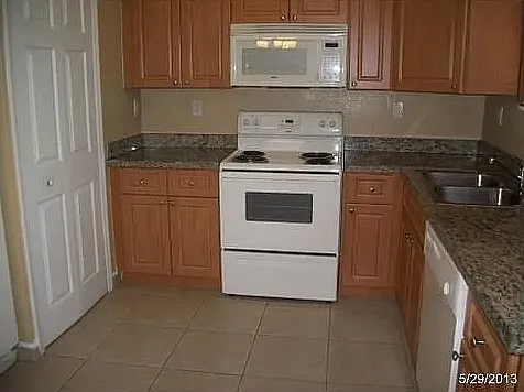 2 bed, 966 sqft, $2,250 — Photo 2