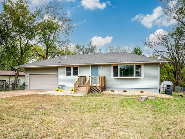 503 Velma St, Washington, IL 61571