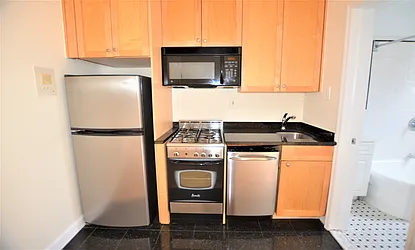 Rented by Manhattan Realty Group