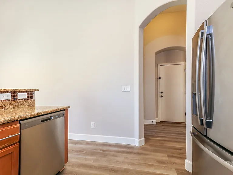 6512 S 49th Dr — Photo 9