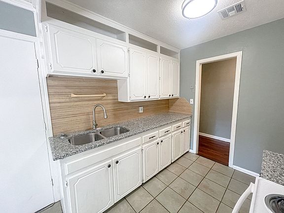 5th image of 1216 NE 48th St