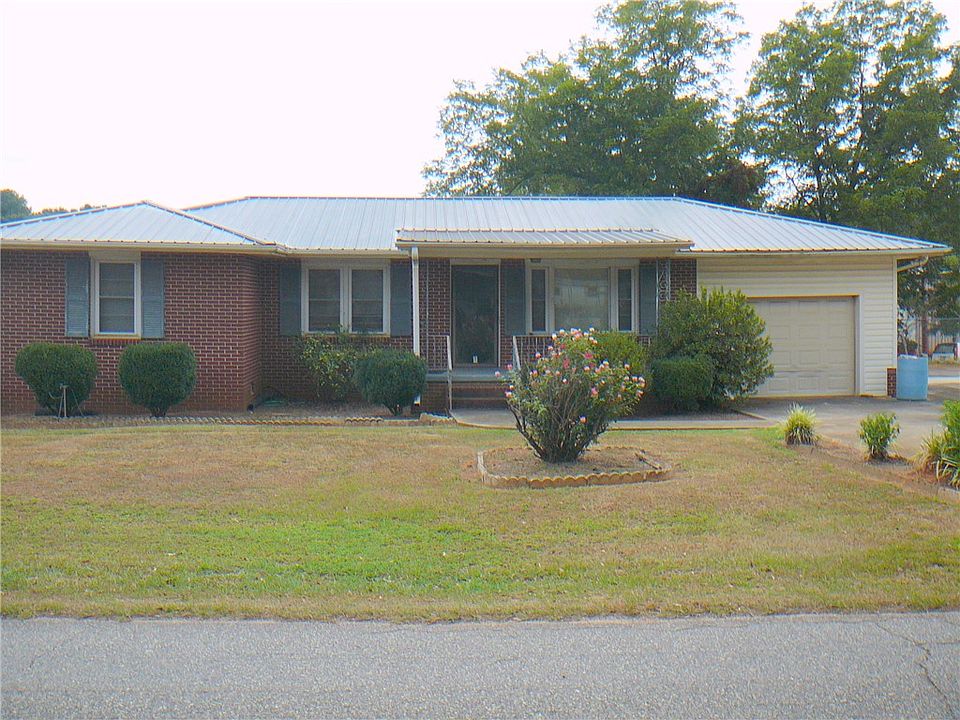 1st image of 318 Fretwell Dr