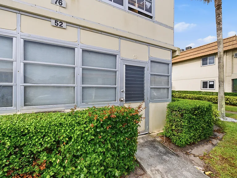 52 Saxony Cir #52-B — Photo 37